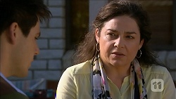 Chris Pappas, Patricia Pappas in Neighbours Episode 6840
