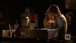 Amber Turner, Daniel Robinson in Neighbours Episode 6921