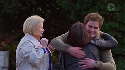 Sheila Canning, Naomi Canning, Kyle Canning in Neighbours Episode 7225