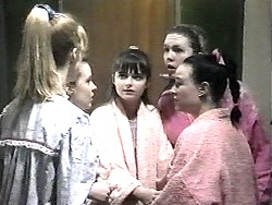 Melissa Jarrett, Jessie, Cody Willis, Lynn, Bianca in Neighbours Episode 