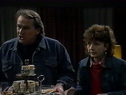 Doug Willis, Pam Willis in Neighbours Episode 