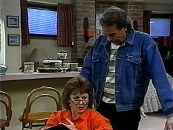 Pam Willis, Doug Willis in Neighbours Episode 