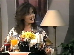 Christina Alessi in Neighbours Episode 