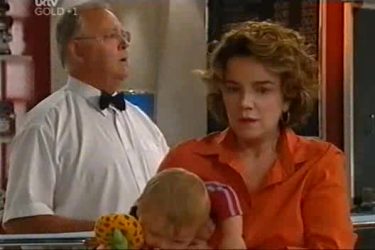 Harold Bishop, Oscar Scully, Lyn Scully in Neighbours Episode 4501
