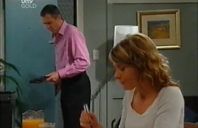 Karl Kennedy, Izzy Hoyland in Neighbours Episode 4519