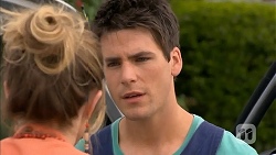 Sonya Rebecchi, Chris Pappas in Neighbours Episode 6831