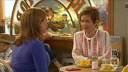 Terese Willis, Susan Kennedy in Neighbours Episode 6858