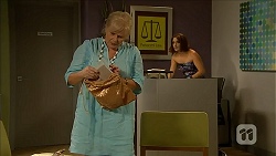 Sheila Canning, Naomi Canning in Neighbours Episode 6868