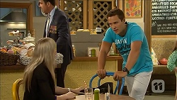 Amber Turner, Josh Willis in Neighbours Episode 