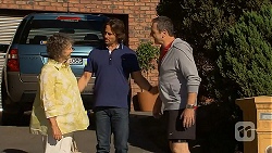 Pam Willis, Brad Willis, Karl Kennedy in Neighbours Episode 6876