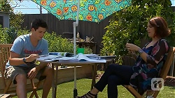 Chris Pappas, Naomi Canning in Neighbours Episode 6881