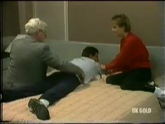 Doctor, Des Clarke, Daphne Clarke in Neighbours Episode 0299