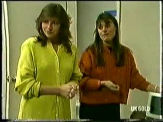 Susan Cole, Zoe Davis in Neighbours Episode 