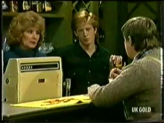 Madge Mitchell, Clive Gibbons, Tom Ramsay in Neighbours Episode 0333
