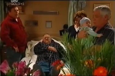 Joe Scully, Harold Bishop, Lyn Scully, Oscar Scully, Lou Carpenter in Neighbours Episode 