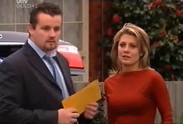 Toadie Rebecchi, Izzy Hoyland in Neighbours Episode 4420