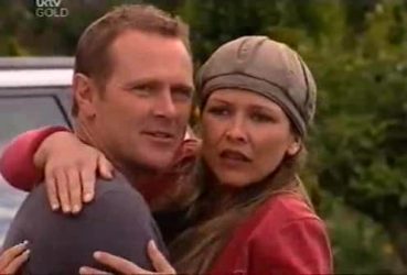 Max Hoyland, Steph Scully in Neighbours Episode 4422