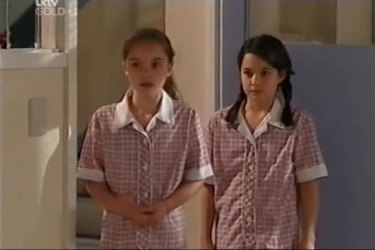 Summer Hoyland, Lisa Jeffries in Neighbours Episode 