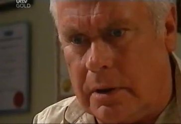 Lou Carpenter in Neighbours Episode 