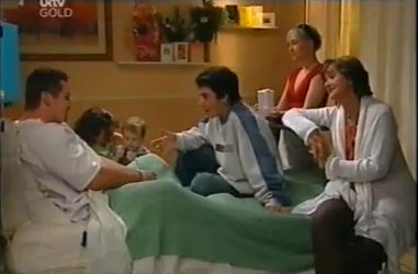 Toadie Rebecchi, Libby Kennedy, Ben Kirk, Stingray Timmins, Sindi Watts, Susan Kennedy in Neighbours Episode 