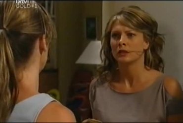 Steph Scully, Izzy Hoyland in Neighbours Episode 