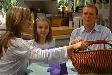 Steph Scully, Summer Hoyland, Max Hoyland in Neighbours Episode 