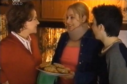 Lyn Scully, Janelle Timmins, Stingray Timmins in Neighbours Episode 