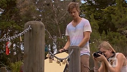 Daniel Robinson, Amber Turner in Neighbours Episode 