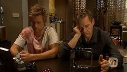 Daniel Robinson, Paul Robinson in Neighbours Episode 