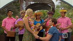 Ukulele band, Georgia Brooks, Kyle Canning in Neighbours Episode 6911