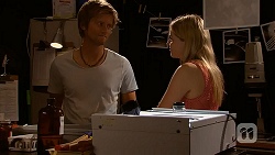 Daniel Robinson, Amber Turner in Neighbours Episode 