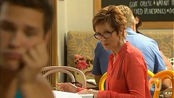 Josh Willis, Susan Kennedy in Neighbours Episode 