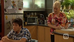 Chris Pappas, Sheila Canning in Neighbours Episode 6928