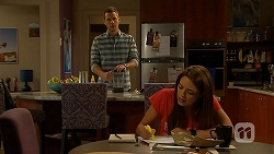 Mark Brennan, Paige Novak in Neighbours Episode 