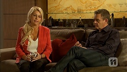 Lucy Robinson, Paul Robinson in Neighbours Episode 