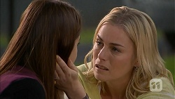 Paige Novak, Lauren Turner in Neighbours Episode 