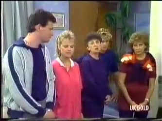 Des Clarke, Daphne Clarke, Nell Mangel, Henry Mitchell, Madge Mitchell in Neighbours Episode 0450