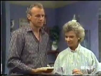 Jim Robinson, Helen Daniels in Neighbours Episode 0450