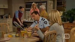 Bailey Turner, Lauren Turner, Matt Turner, Lou Carpenter, Kathy Carpenter in Neighbours Episode 6948