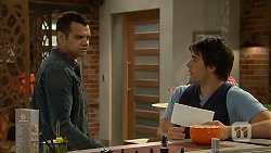 Nate Kinski, Chris Pappas in Neighbours Episode 6951