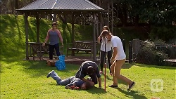 Chris Pappas, Stu Brown, Nate Kinski, Paige Novak, Mark Brennan in Neighbours Episode 