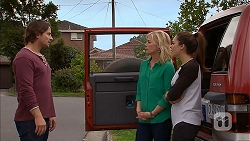 Brad Willis, Lauren Turner, Paige Novak in Neighbours Episode 