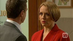 Paul Robinson, Sue Parker in Neighbours Episode 