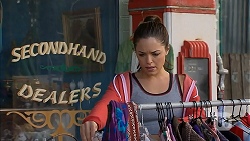 Paige Novak in Neighbours Episode 