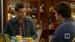 Nate Kinski, Chris Pappas in Neighbours Episode 