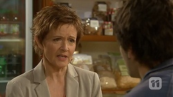 Susan Kennedy, Chris Pappas in Neighbours Episode 