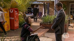 Paige Novak, Paul Robinson in Neighbours Episode 