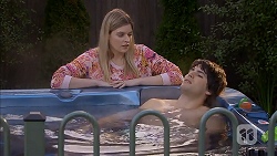 Amber Turner, Chris Pappas in Neighbours Episode 6992