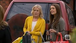 Lauren Turner, Paige Novak in Neighbours Episode 