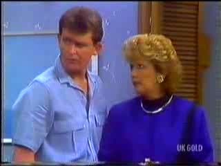 Des Clarke, Madge Mitchell in Neighbours Episode 0468